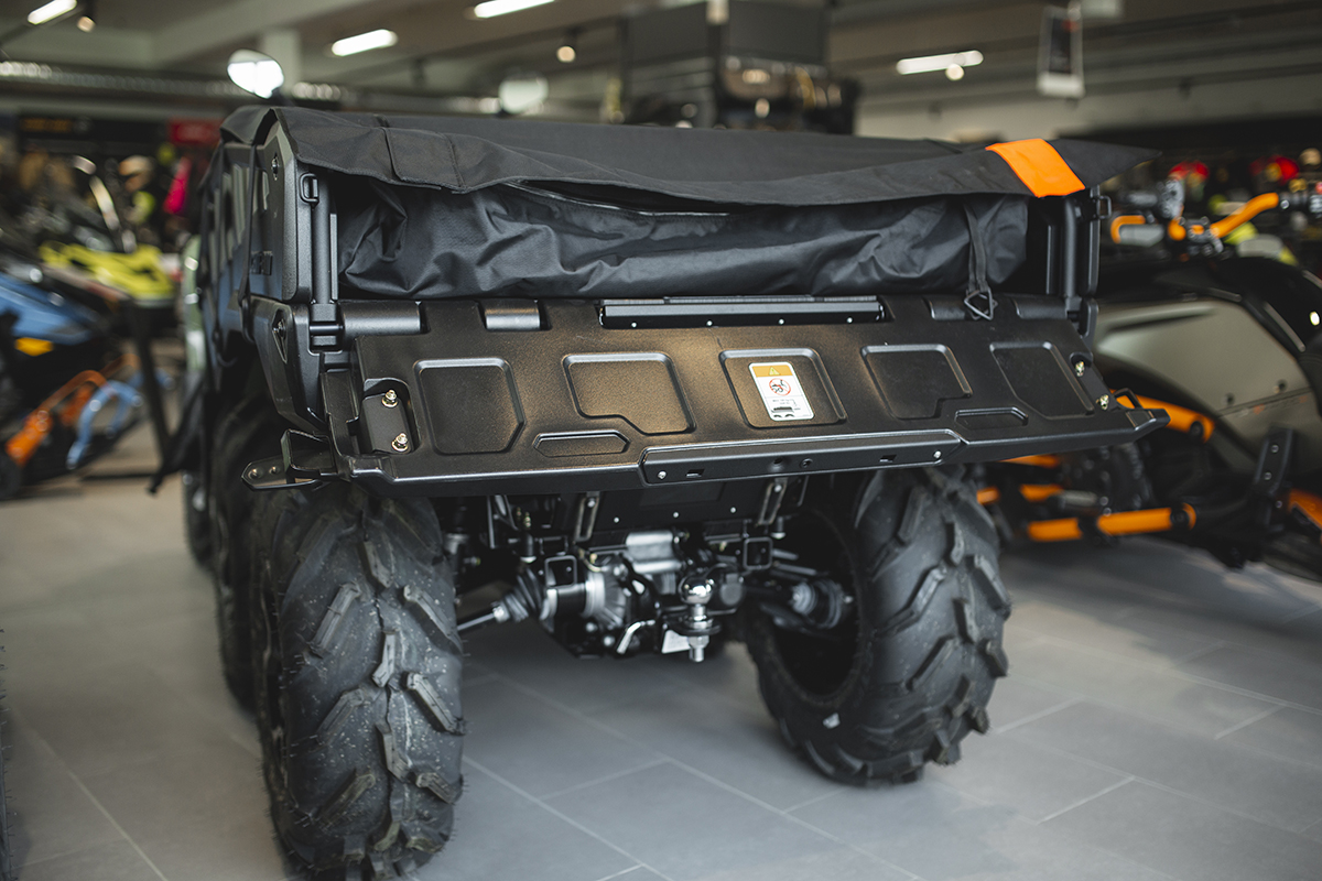 Outlander 6x6 - Image 6